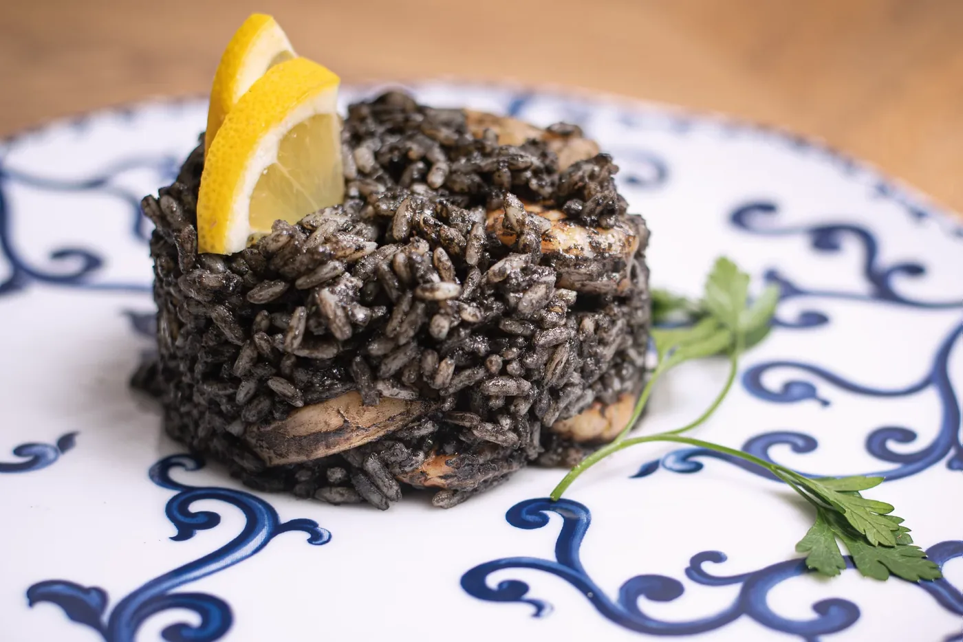 Arroz negro con calamares y gambas